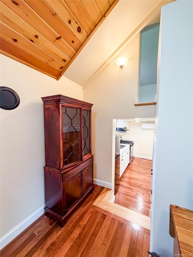 Photo - 449 N Quaker Ln