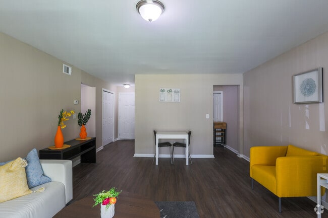 1BR, 1BA - 650 SF