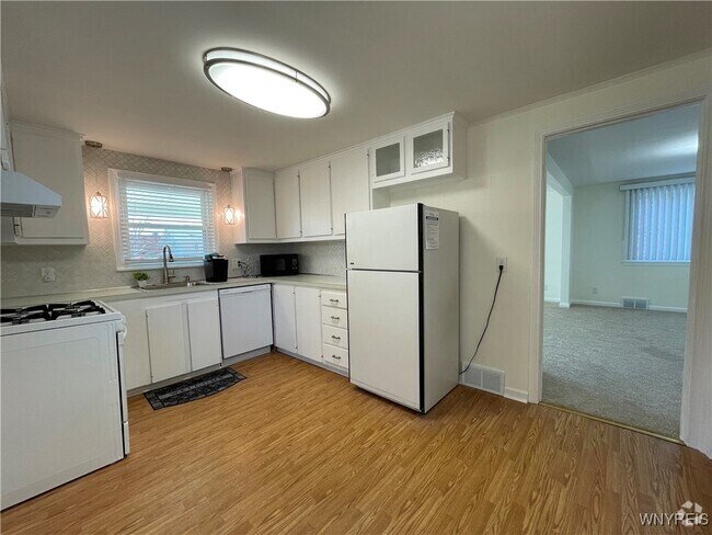 Building Photo - 163 Westchester Blvd Rental