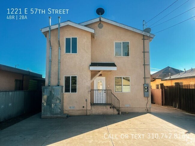 Building Photo - Beautiful duplex 4 bedrooms 2 bathrooms fo... Rental