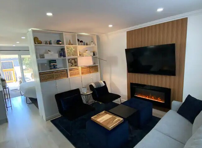 Photo - 349 Third Av W