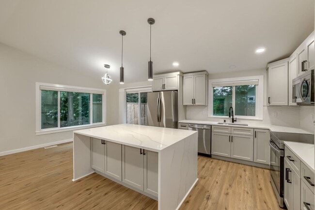 Photo - Bright & Charming 4bed/2.5bath in Desirable Edmonds Neighborhood!