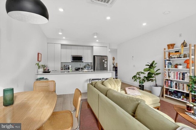 Photo - 2007 Cambridge St Unit 6