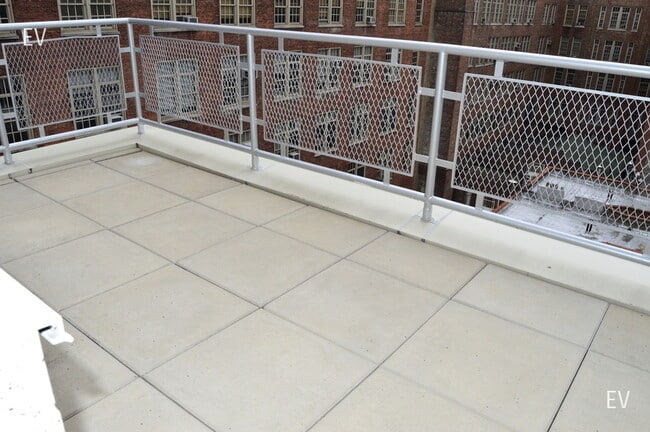 Building Photo - 145 E 16th St Unit 14K