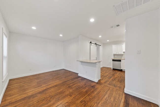 Photo - 3233 Merida Ave