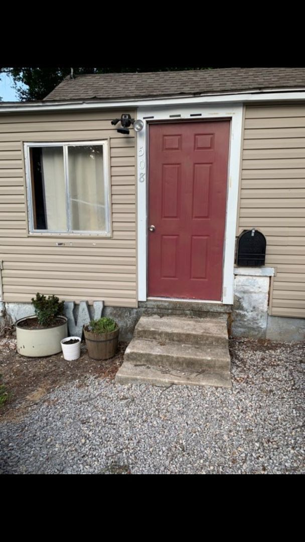 Super Cute, Cozy 2BR/1BA House - Large Yard - Super Cute, Cozy 2BR/1BA House - Large Yard