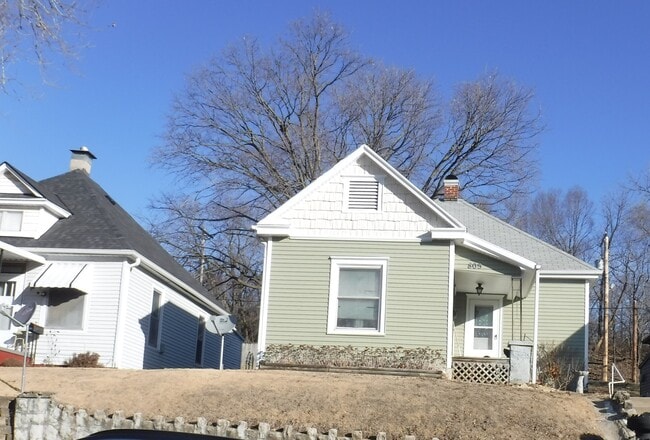 Building Photo - 805 Green St