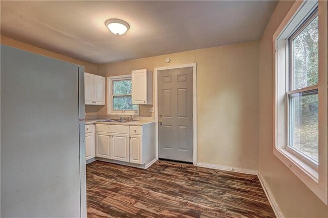 Photo - 2477 Thrasher Ave