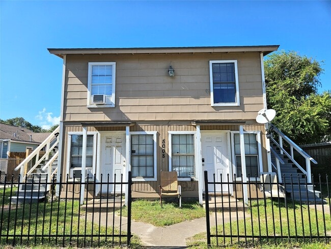 Building Photo - 5008 Ave S Unit 3