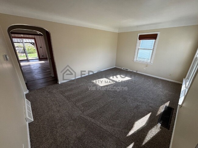 Photo - 901 Cricklewood St SW