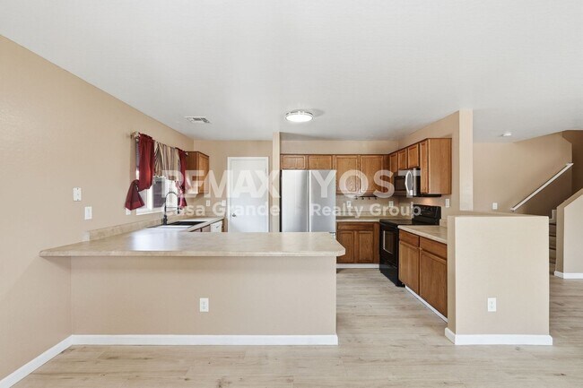 573 W Lucky Penny Pl
