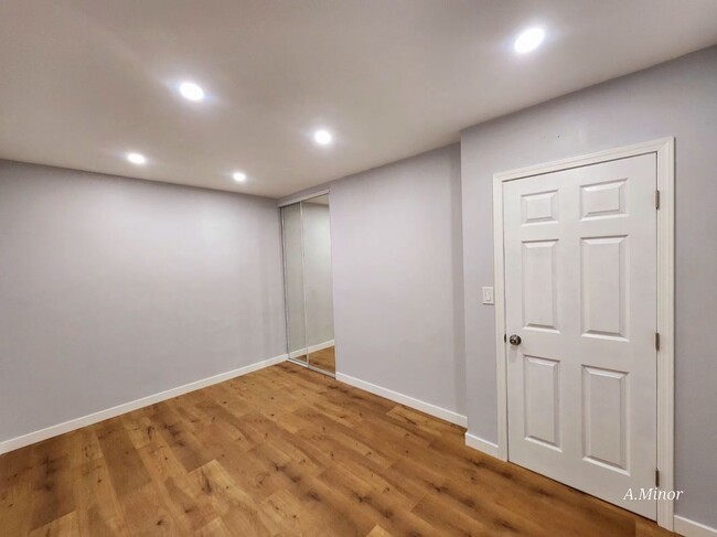 Building Photo - 525 W Almond St Rental