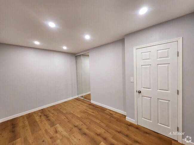 Building Photo - 525 W Almond St Rental
