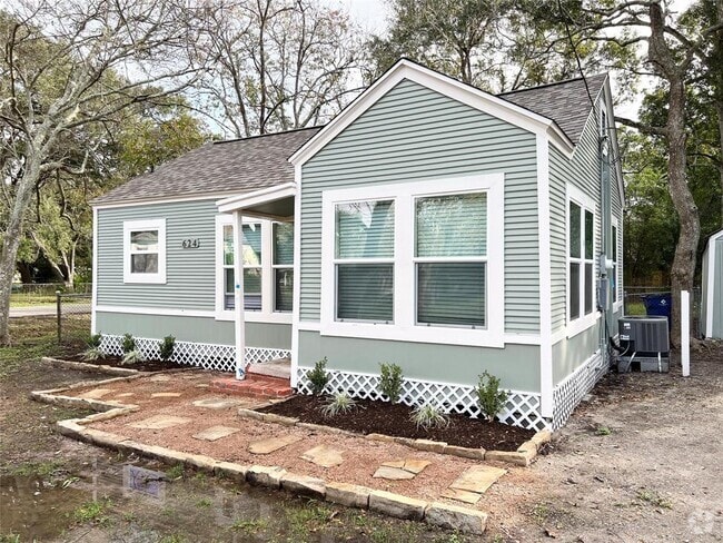Building Photo - 624 E Magnolia St Rental