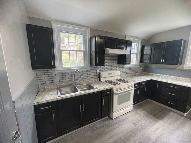 Photo - Newly updated 3 bedroom house in Glassport for rent!