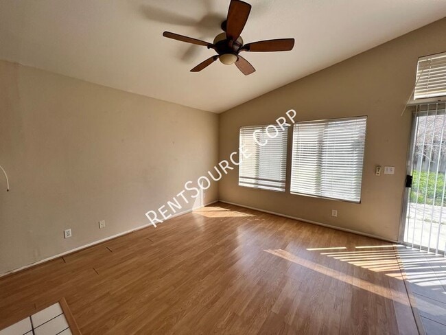 Photo - 3424 Amber St