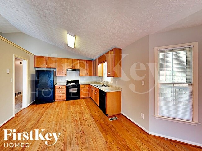 Photo - 452 Maplewood Ln