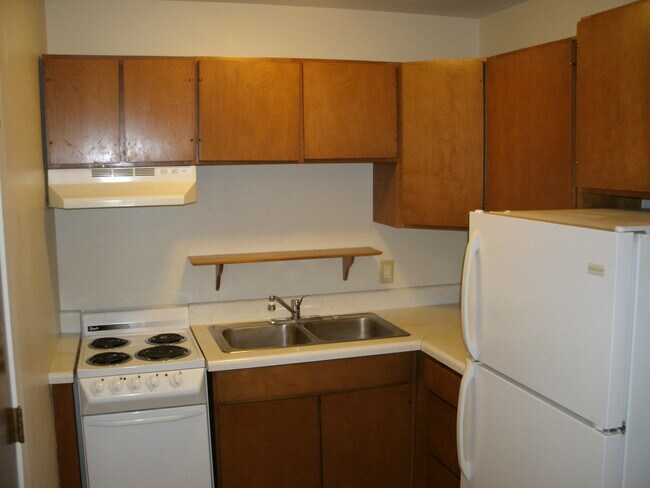 Kitchen - 1712 Continental Dr Unit 207