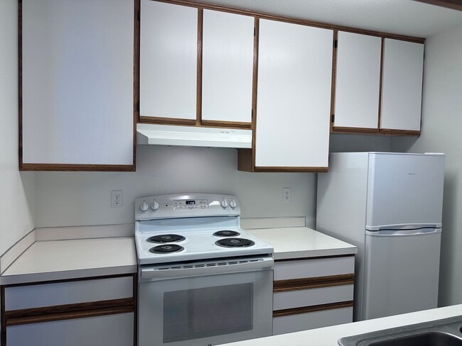 Photo - NE Bend Rental Near St. Charles Hospital | 2 Bed, 1 Bath | Off-Street Parking | 97701 Unit #2