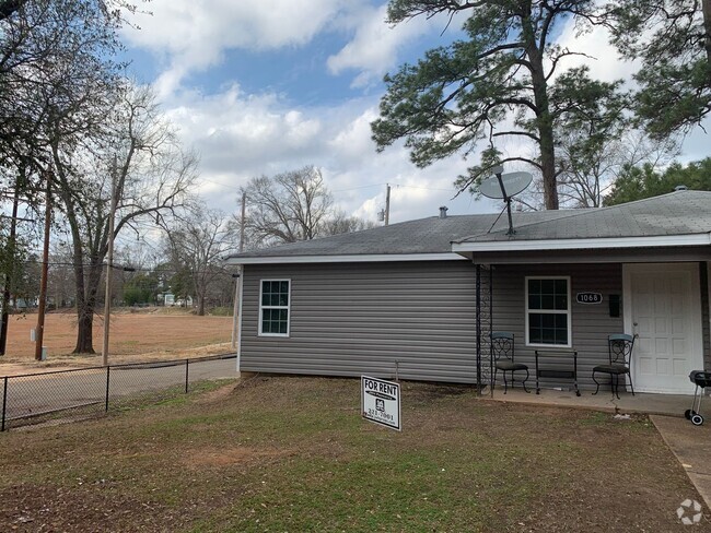 Building Photo - 1068 Blanchard Pl Unit 1 Rental