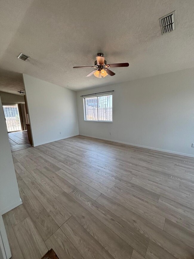 Photo - 7822 Desert Springs Ct SW Apartamento