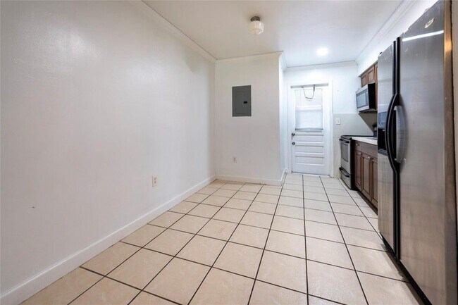 6170 Southwest 43rd Street, 1 2