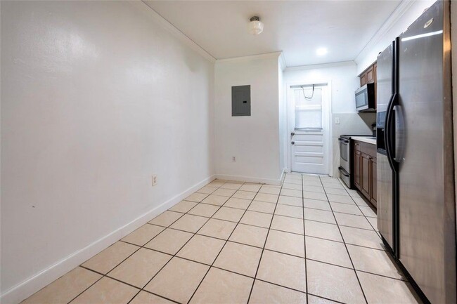 Photo - 6170 Southwest 43rd Street, 1 2 Unidad 1 2