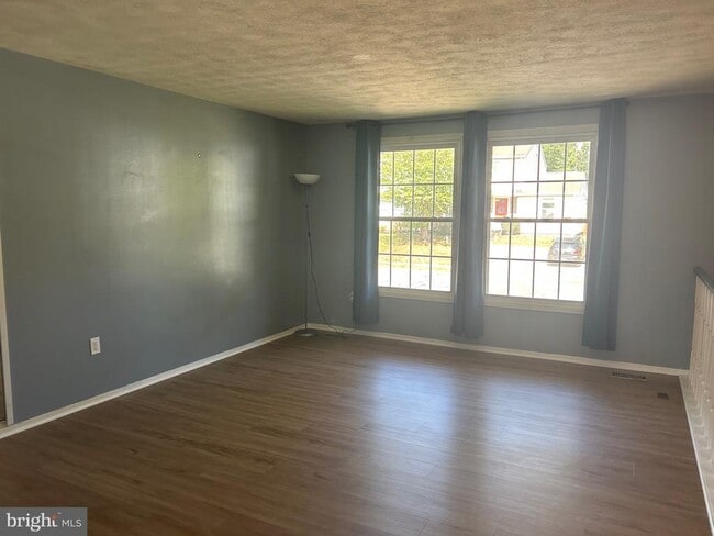 Photo - 615 McKinway