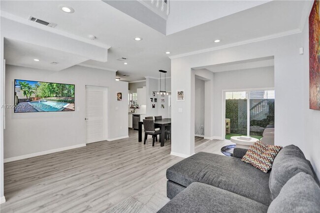 3135 Gifford Ln