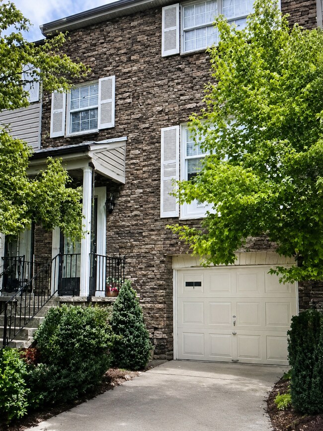Photo - 1010 River Oaks Dr