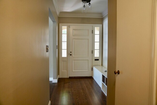 Photo - Charming & Spacious 3BR/2BA Lower-Level Home in Prime Baywood Location