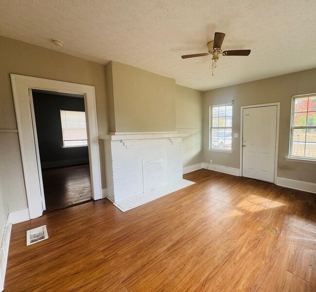 Photo - 115 W Tinsley St