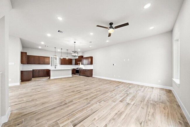 228 W 28th St