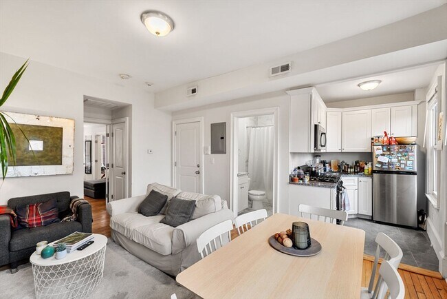 Photo - 62 W Cedar St Unidad 3