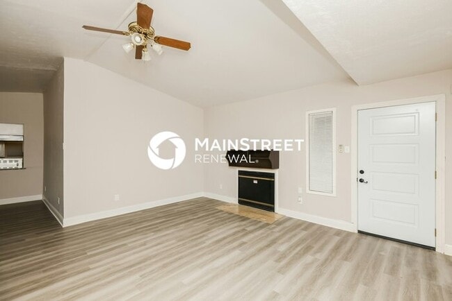 Photo - 3 Bedroom Pet-Friendly Home in Irving, TX with Main Street Renewal
