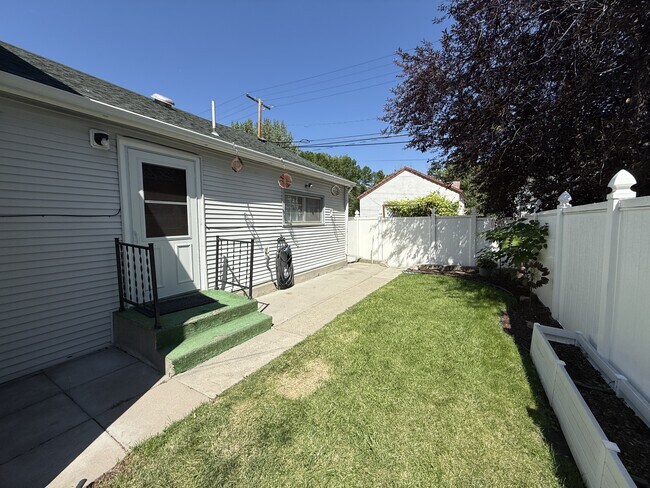 2423 Pine St Unit 1