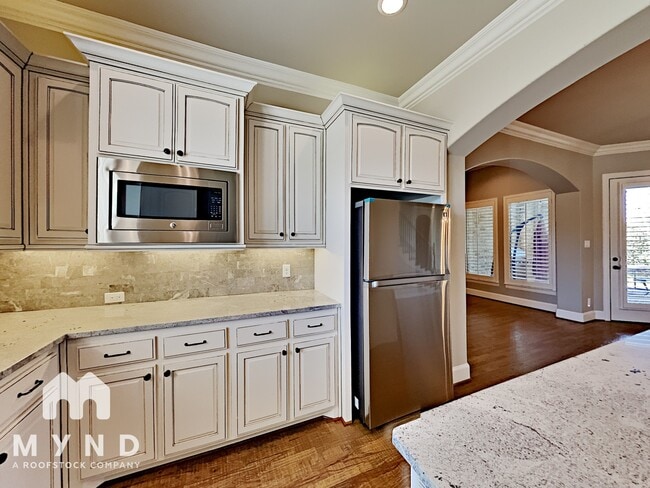 Photo - 10 Center Ct