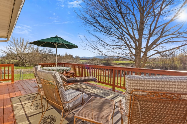 Photo - 670 Riverside Rd