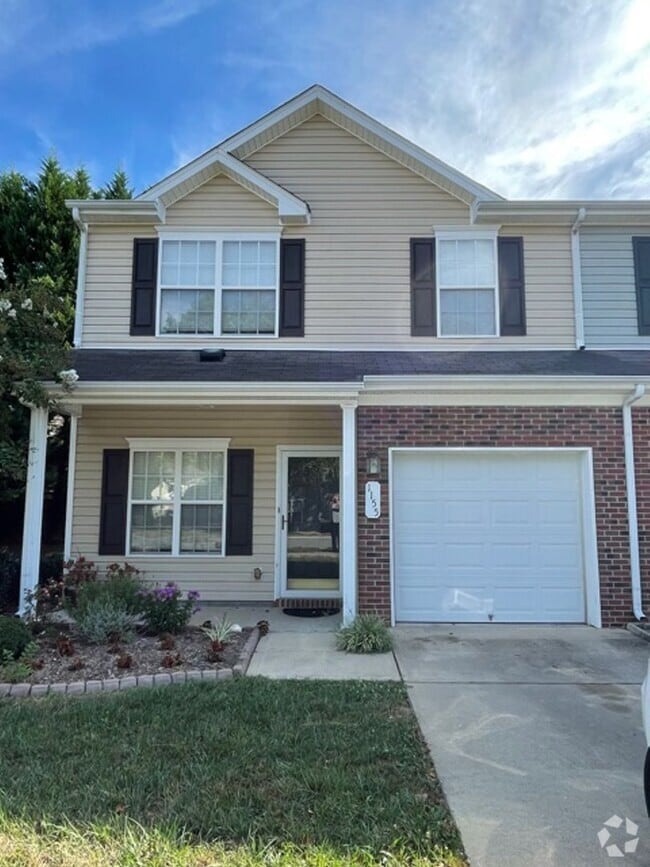 Building Photo - Townhouse / Whitsett