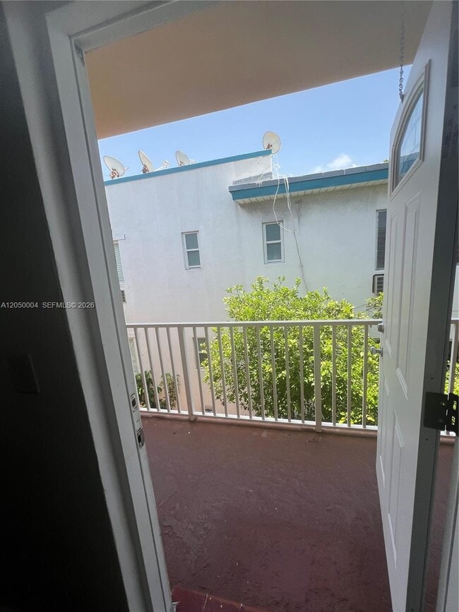 Photo - 7720 Harding Ave Unidad 9