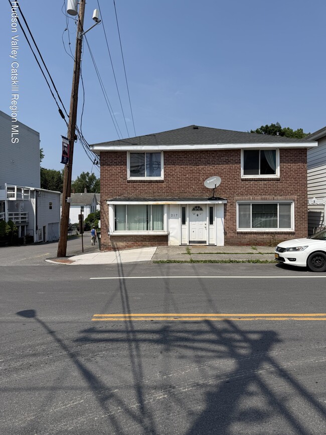 Building Photo - 217 Mansion St