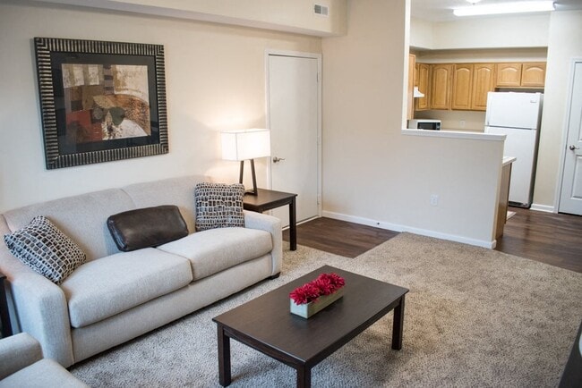 Building Photo - Redwood Akron Rental