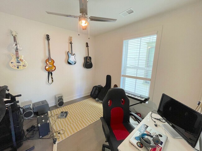 Photo - 613 E Duffy Ln Unit 613 E Duffy Ln A