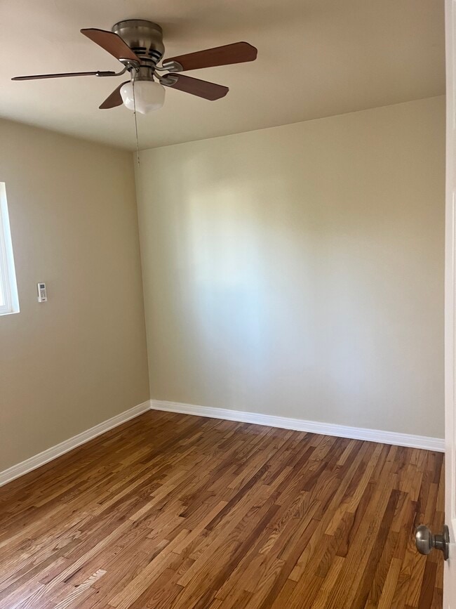 Photo - 1391 N Altadena Dr Unidad B