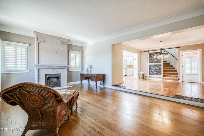 Photo - 715 E Robinson Ave