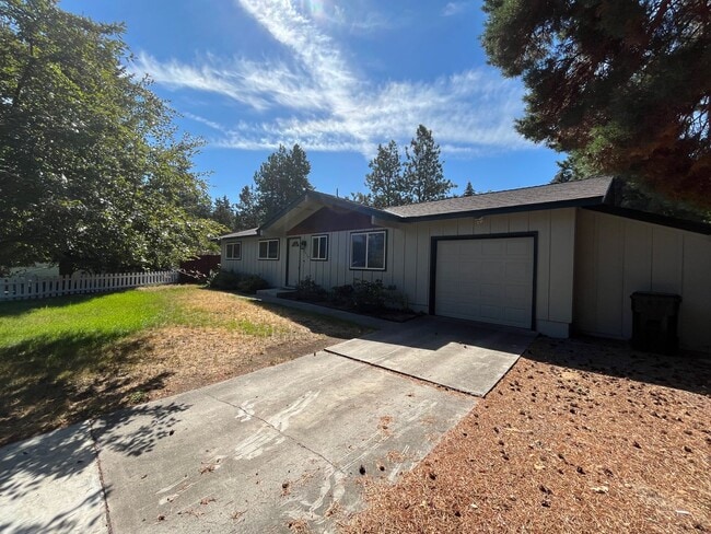 Building Photo - Great 3 Bed/2 Bath Single Family Home in NE Bend - Pheasant Court