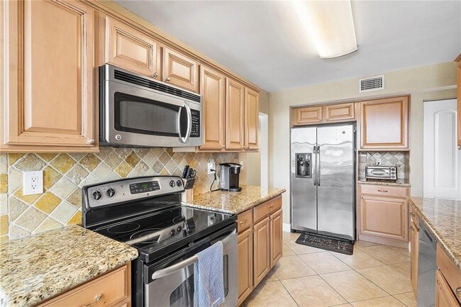 Building Photo - 1401 S Ocean Dr Unit 301 Rental