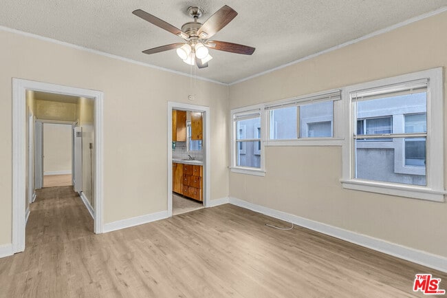 Photo - 3801 1/2 Mont Clair St