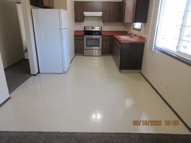 Photo - Spacious Triplex with washer/dryer