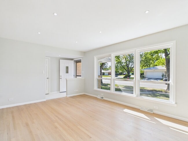 16712 Elm St